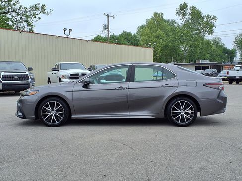 Used 2023 Toyota Camry SE image 18