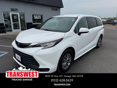 Used 2021 Toyota Sienna LE AWD/4WD image 1