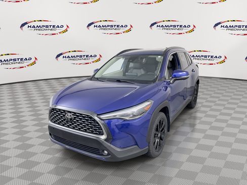 Used 2022 Toyota Corolla Cross XLE w/ Convenience Package AWD/4WD image 1