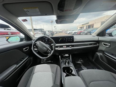 Used 2025 Kia K4 LXS image 33