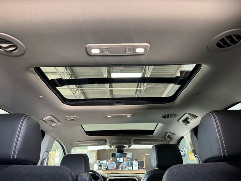 Used 2023 GMC Acadia Denali w/ Denali Ultimate Package image 10