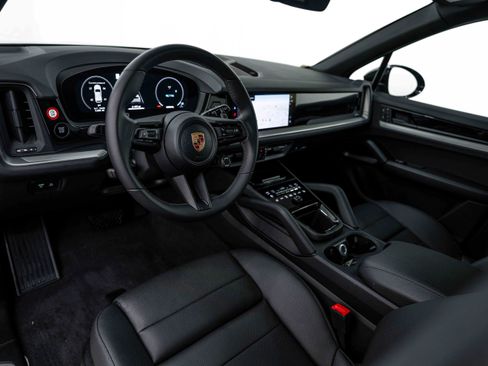 Certified 2026 Porsche Cayenne AWD/4WD image 4