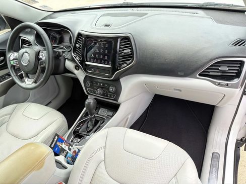 Used 2019 Jeep Cherokee Limited FWD image 15