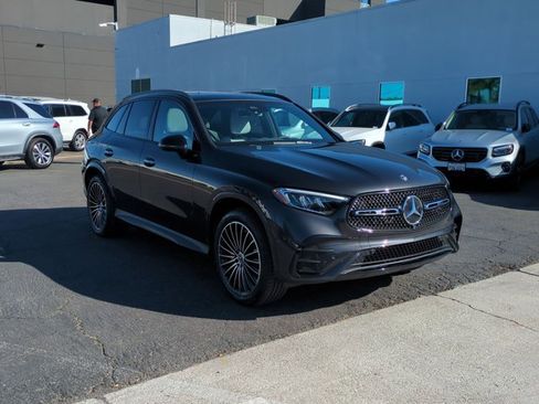 Used 2025 Mercedes-Benz GLC 350e 4MATIC image 3