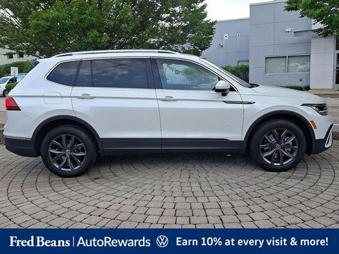 Certified 2023 Volkswagen Tiguan SE w/ Panoramic Sunroof Package AWD/4WD image 9