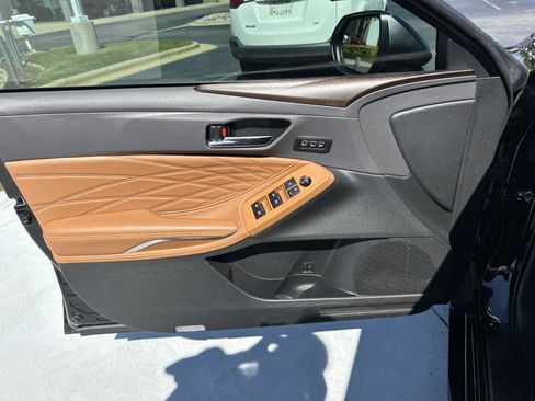 Used 2022 Toyota Avalon Limited w/ Advanced Safety Package FWD image 14