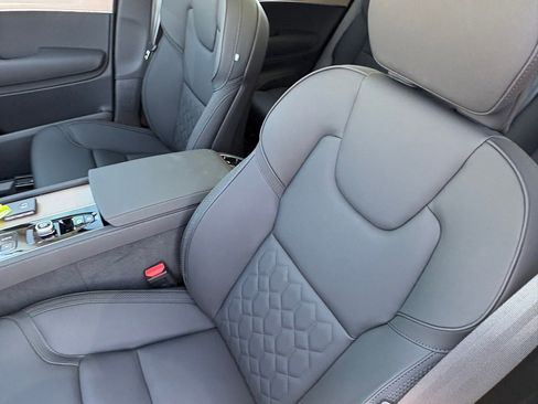 New 2026 Volvo XC90 B6 Plus w/ Protection Package Premier image 18