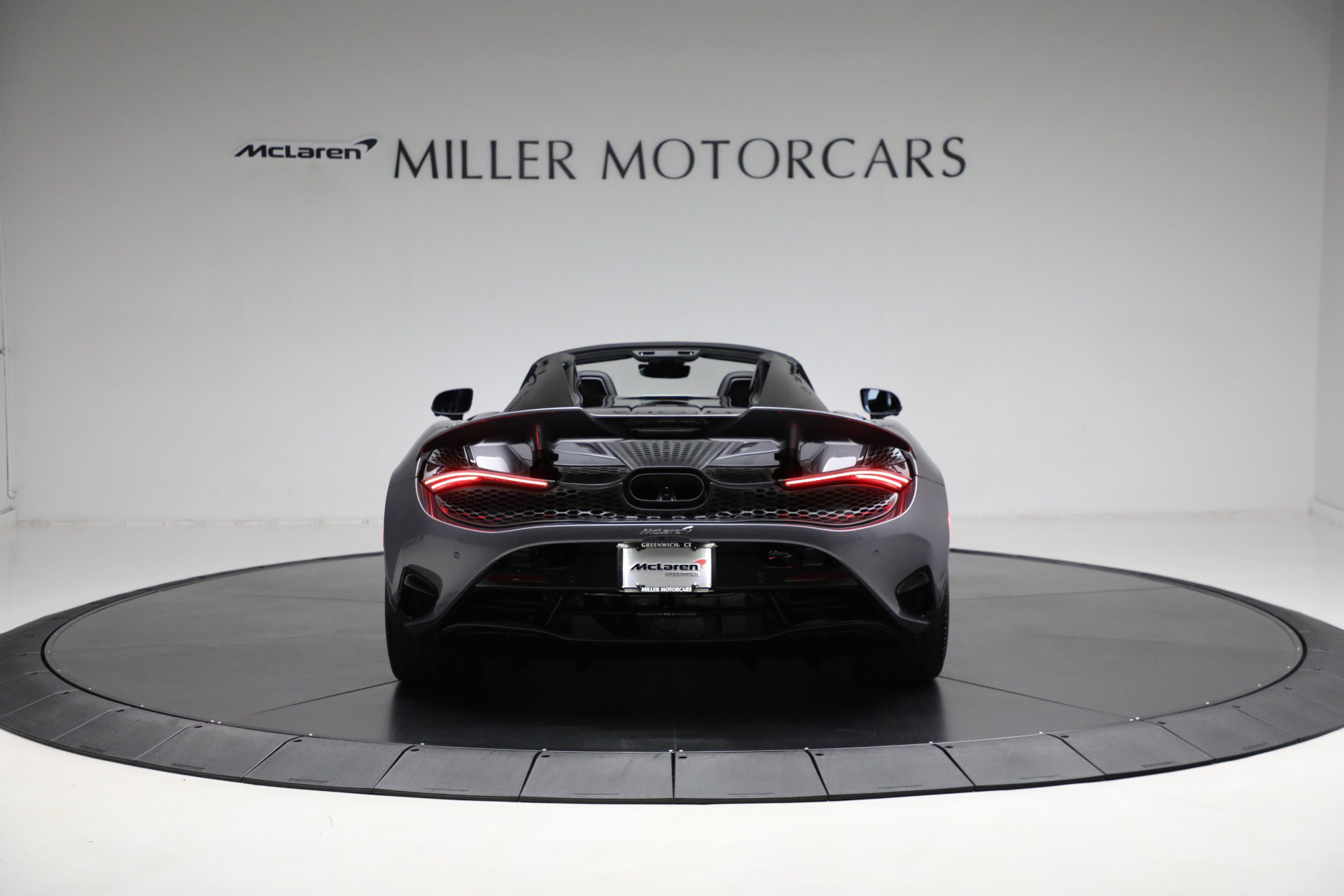 Used 2024 McLaren 750S Spider RWD image 6