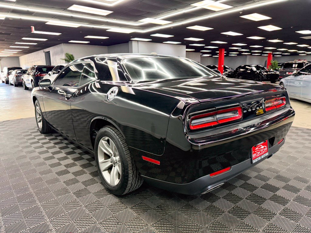 Used 2016 Dodge Challenger SXT RWD image 11