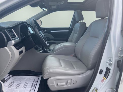 Used 2018 Toyota Highlander XLE AWD/4WD image 18