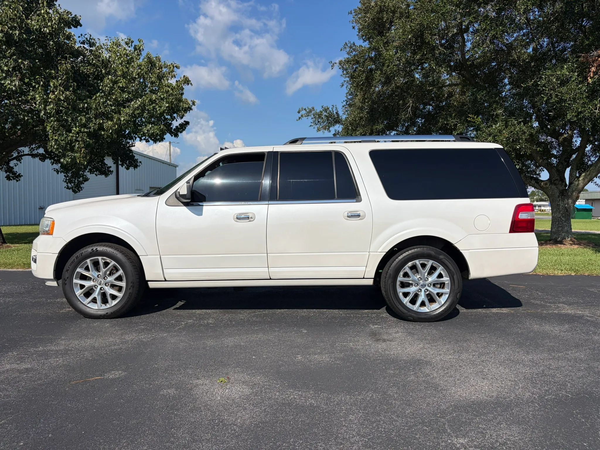 Used 2017 Ford Expedition EL Limited w/ Equipment Group 301A RWD image 4