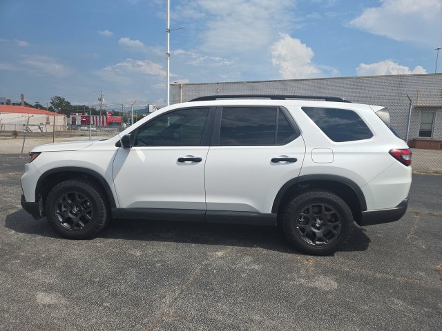 Used 2025 Honda Pilot TrailSport image 5