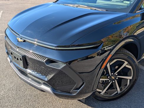 Used 2025 Chevrolet Equinox EV LT w/ Convenience Package image 13