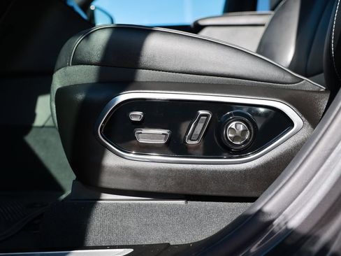 New 2025 Jeep Grand Cherokee Overland image 16