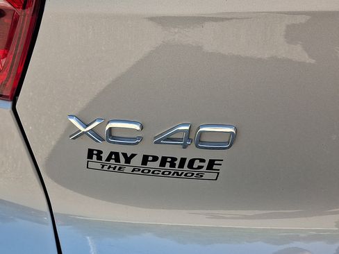 Certified 2023 Volvo XC40 B5 Ultimate w/ Protection Package Premier AWD/4WD image 32