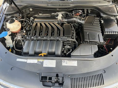 Used 2013 Volkswagen CC Executive image 9