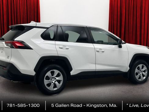 Used 2022 Toyota RAV4 LE AWD/4WD image 5