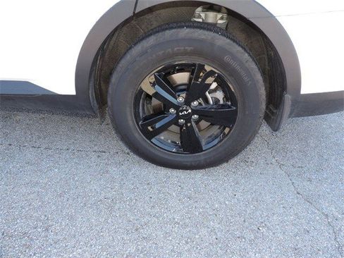 Used 2026 Kia Sorento LX image 9