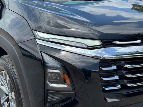 Used 2026 Chevrolet Equinox LT FWD image 9