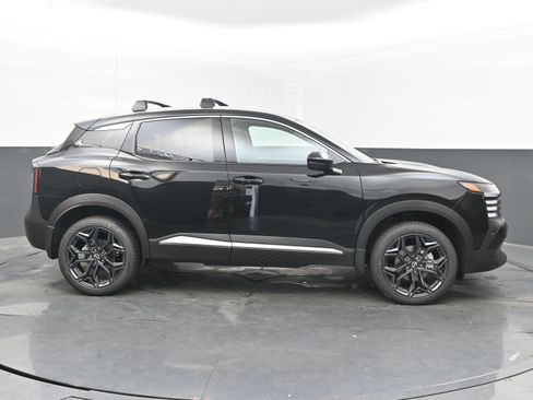 New 2026 Nissan Kicks SR image 8