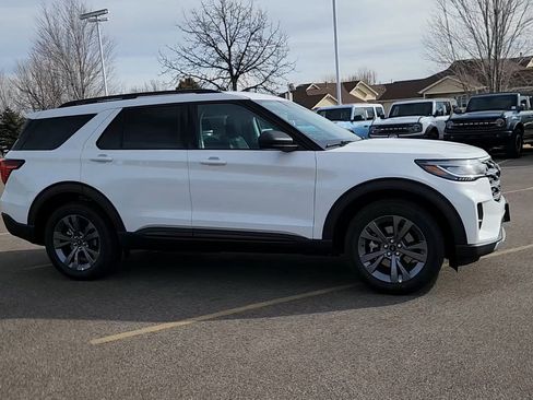 New 2026 Ford Explorer Active w/ Active Comfort Package image 8