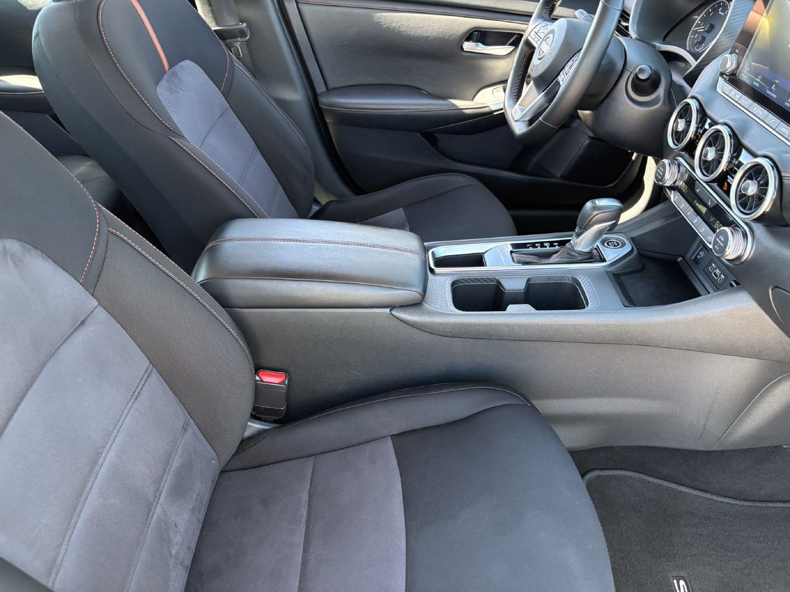 Used 2025 Nissan Sentra SR FWD image 13