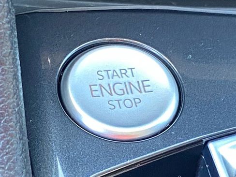 Used 2022 Volkswagen Tiguan SE image 17