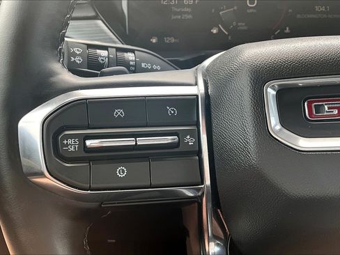 Used 2025 GMC Acadia Elevation FWD image 22