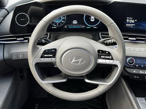 Used 2025 Hyundai Elantra SEL FWD image 14
