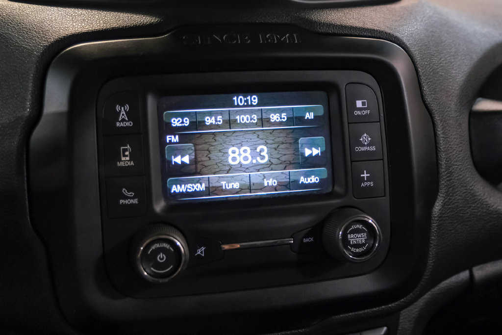 Used 2017 Jeep Renegade Latitude w/ Cold Weather Group AWD/4WD image 28