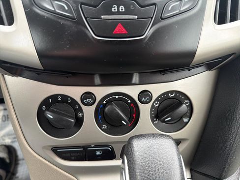 Used 2014 Ford Focus SE image 25