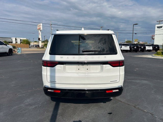 Used 2023 Jeep Wagoneer Series III w/ Premium Group I AWD/4WD image 7