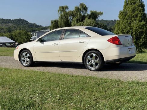 Used 2008 Pontiac G6 GT w/ Premium Package FWD image 4