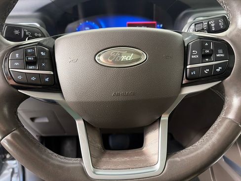 Certified 2021 Ford Explorer Platinum w/ Equipment Group 601A image 16