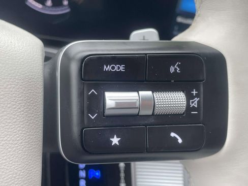 Used 2025 Hyundai Santa Fe SEL FWD image 24
