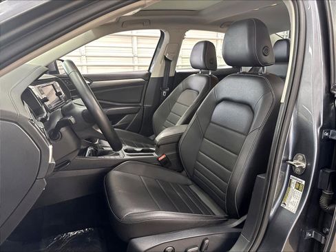 Used 2023 Volkswagen Jetta SE w/ Panoramic Sunroof Package FWD image 23