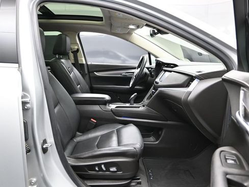 Used 2018 Cadillac XT5 Luxury w/ Driver Awareness Package AWD/4WD image 24