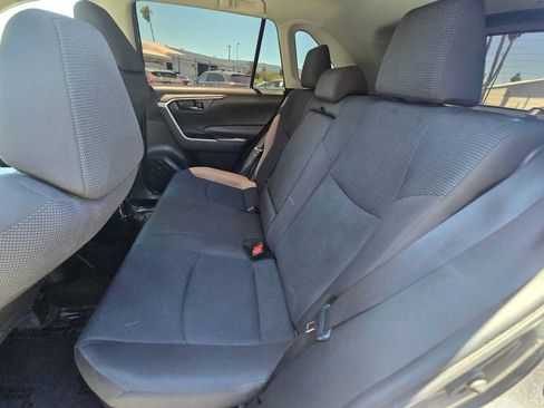 Used 2022 Toyota RAV4 LE AWD/4WD image 16