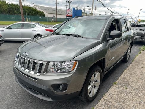 Used 2012 Jeep Compass Latitude AWD/4WD image 5