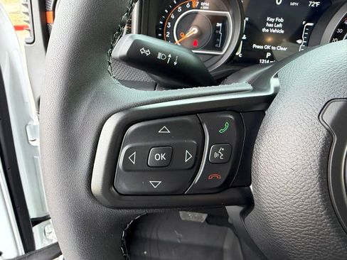 Used 2025 Jeep Gladiator Mojave w/ Convenience Group AWD/4WD image 24