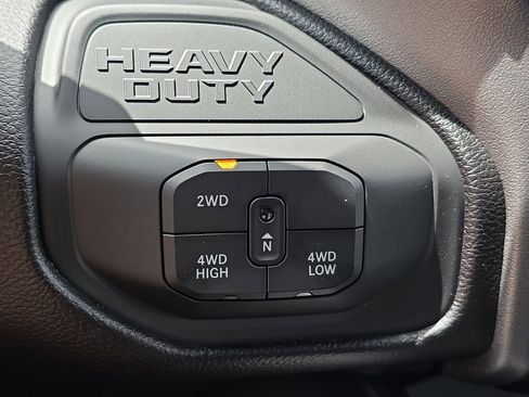 New 2025 RAM 2500 Laramie AWD/4WD image 18