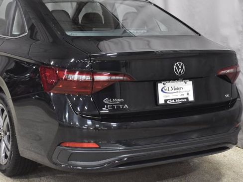 Used 2024 Volkswagen Jetta SE image 9