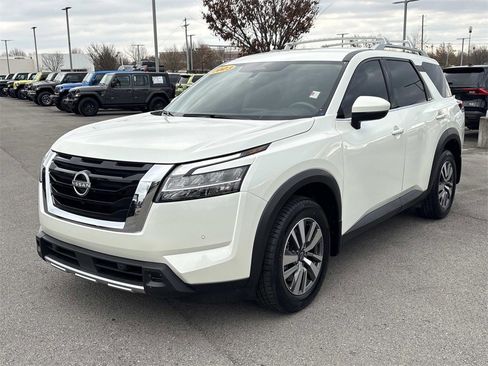Used 2023 Nissan Pathfinder SL image 4