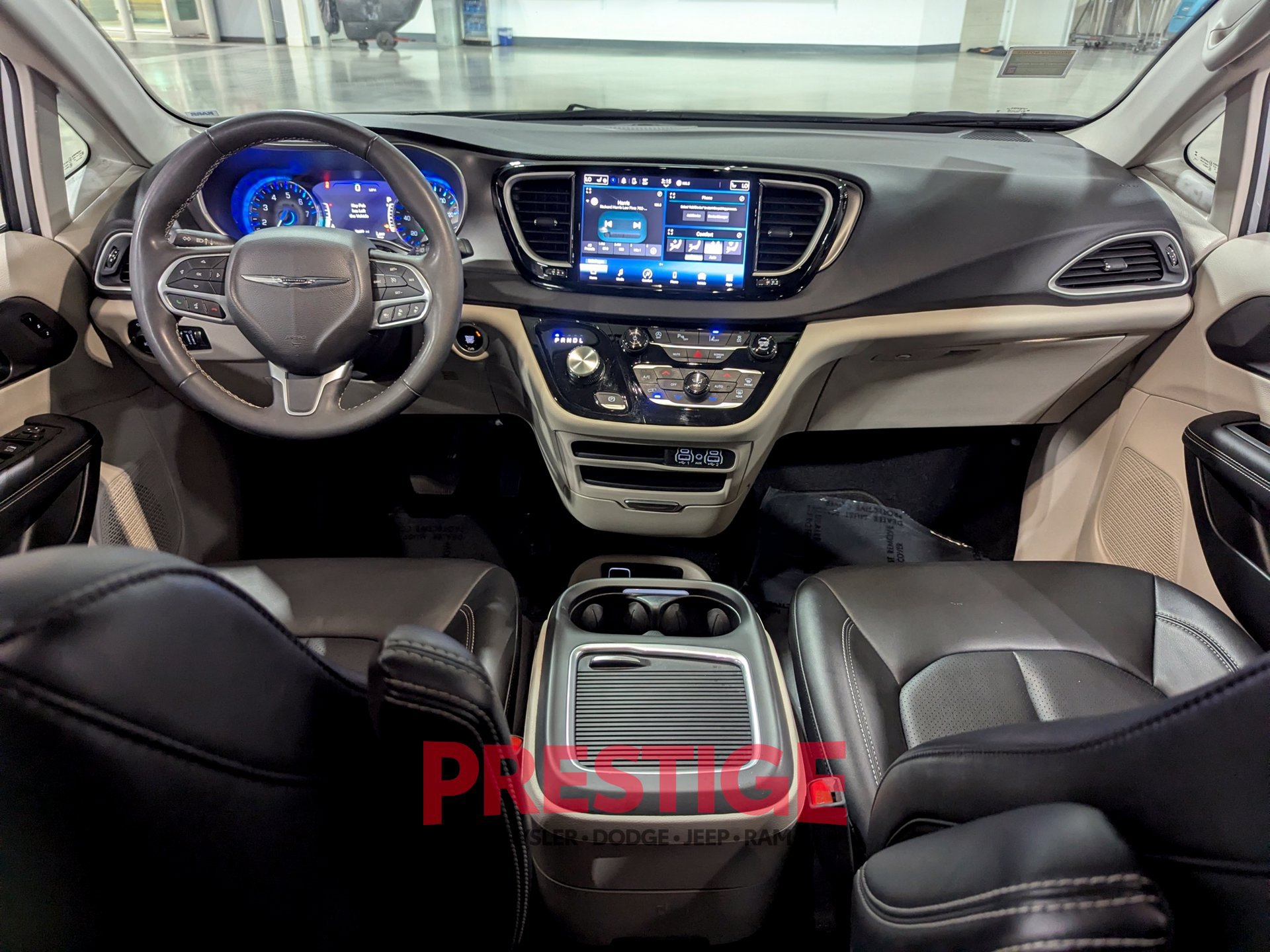 Used 2024 Chrysler Pacifica Touring-L FWD image 26