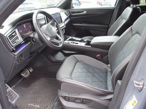 Used 2024 Volkswagen Atlas Cross Sport SEL Premium R-Line AWD/4WD image 12