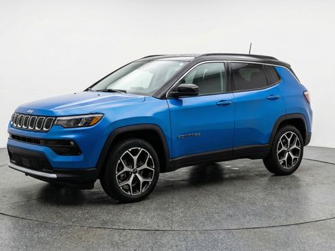 Used 2025 Jeep Compass Limited image 3