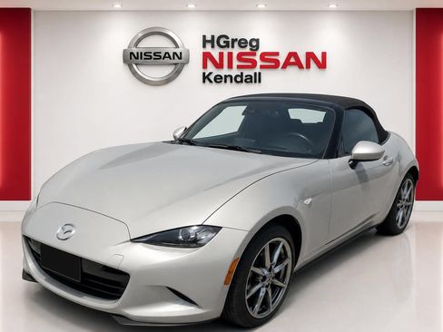 Used 2023 MAZDA MX-5 Miata Grand Touring w/ Weather Package RWD image 3