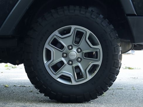 Used 2018 Jeep Wrangler Rubicon w/ Cold Weather Group image 39