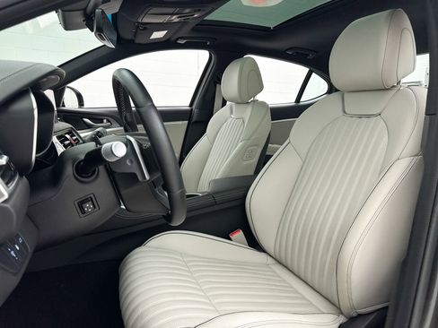 Used 2025 Genesis G70 3.3T Advanced image 21