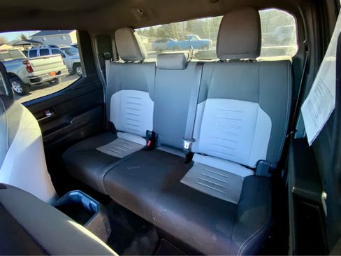 Used 2024 Toyota Tacoma TRD Off-Road image 29